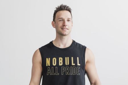 NOBULL Sleeveless Crew Sweatshirt (Pride) - Bluza Damskie Czarne Złote | PL-1e6jnqw